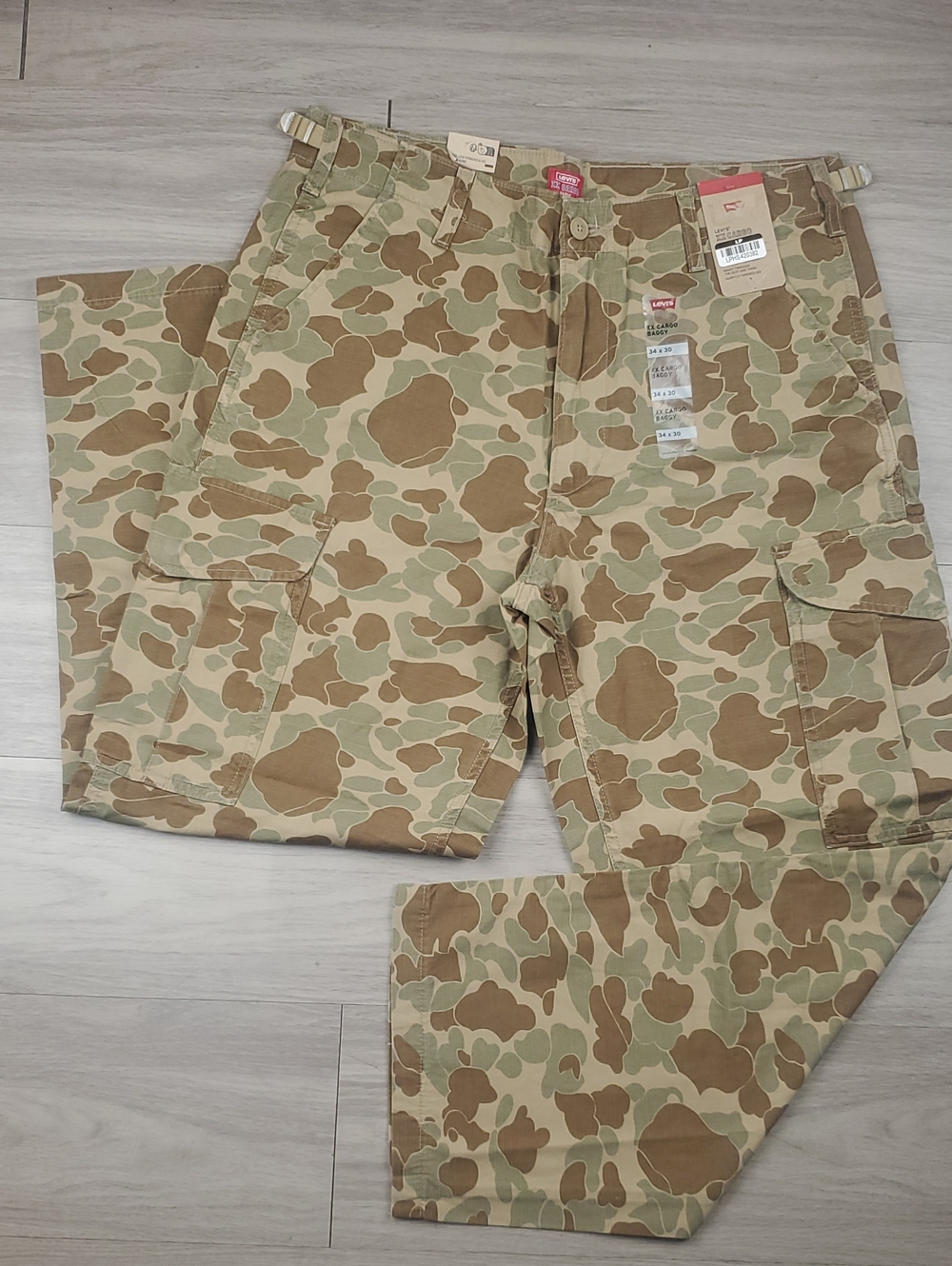 Levi's XX Cargo Baggy Camo Pants 34x30 NWT